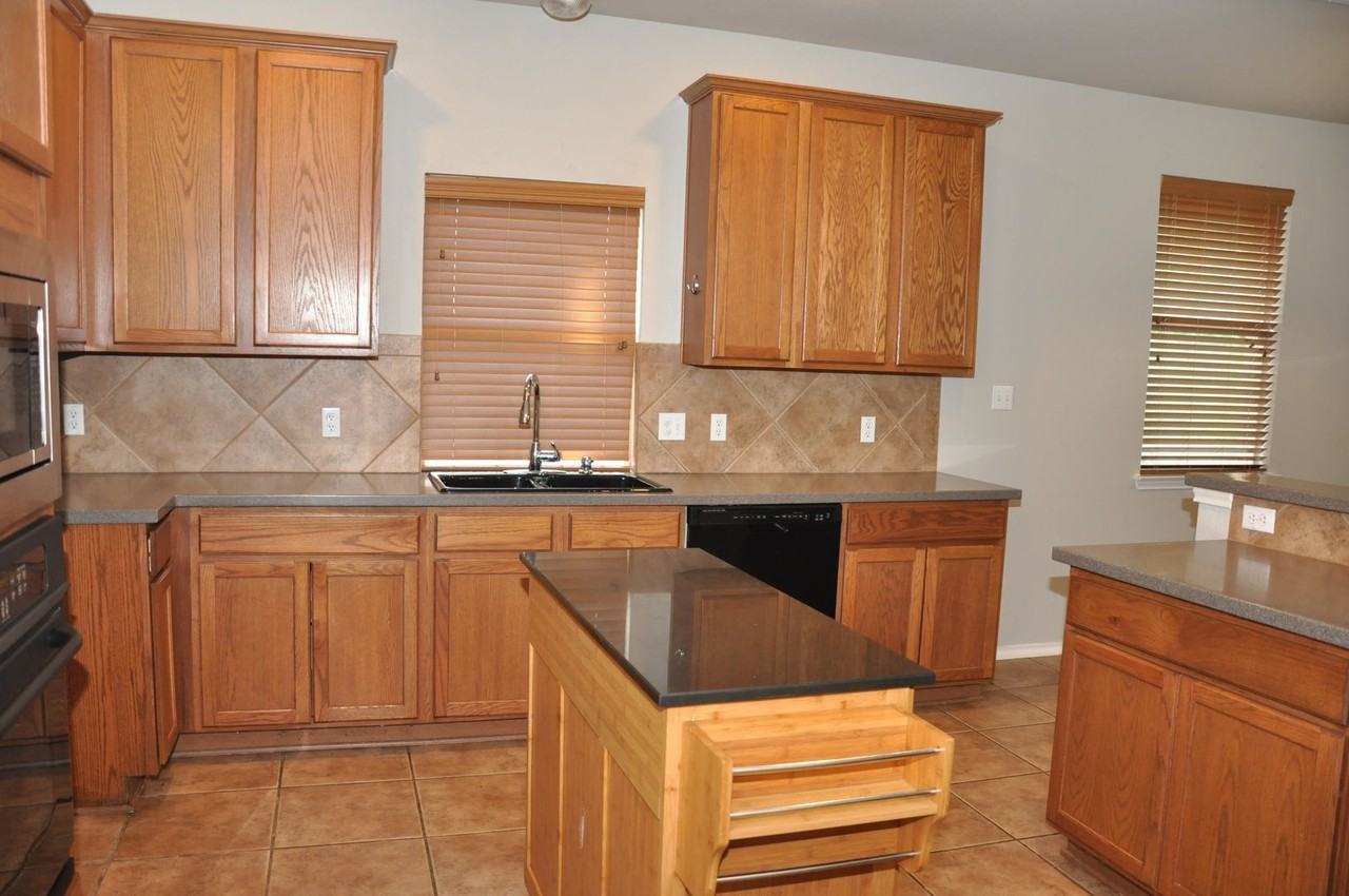 507 Las Colinas Dr - Photo 3 of 25