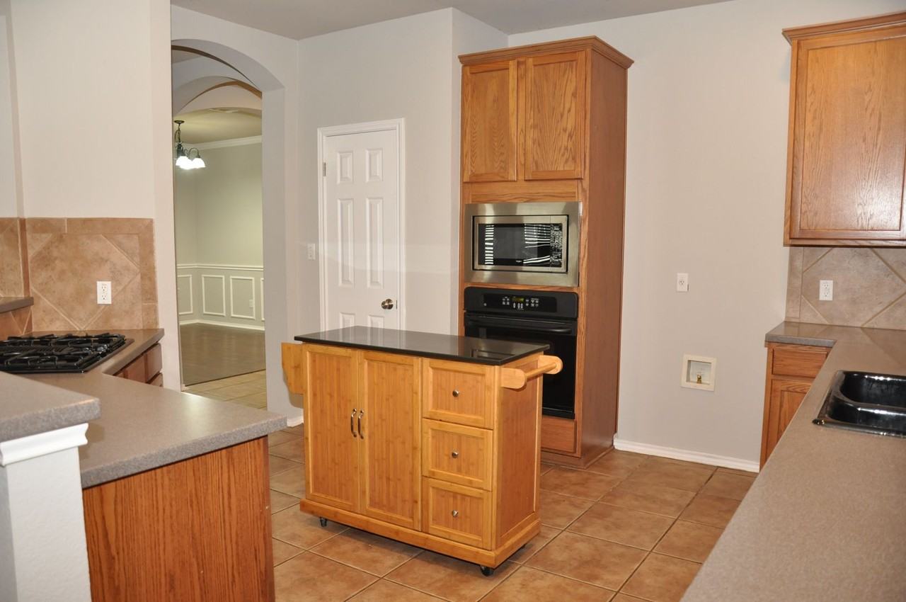 507 Las Colinas Dr - Photo 4 of 25