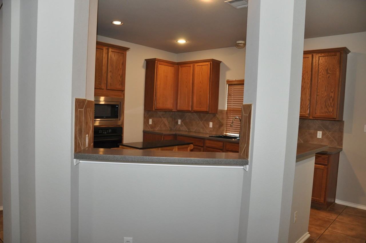 507 Las Colinas Dr - Photo 5 of 25