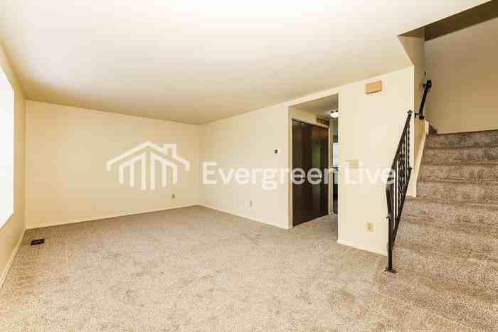 7610 Mount Whitney St - Photo 3 of 15