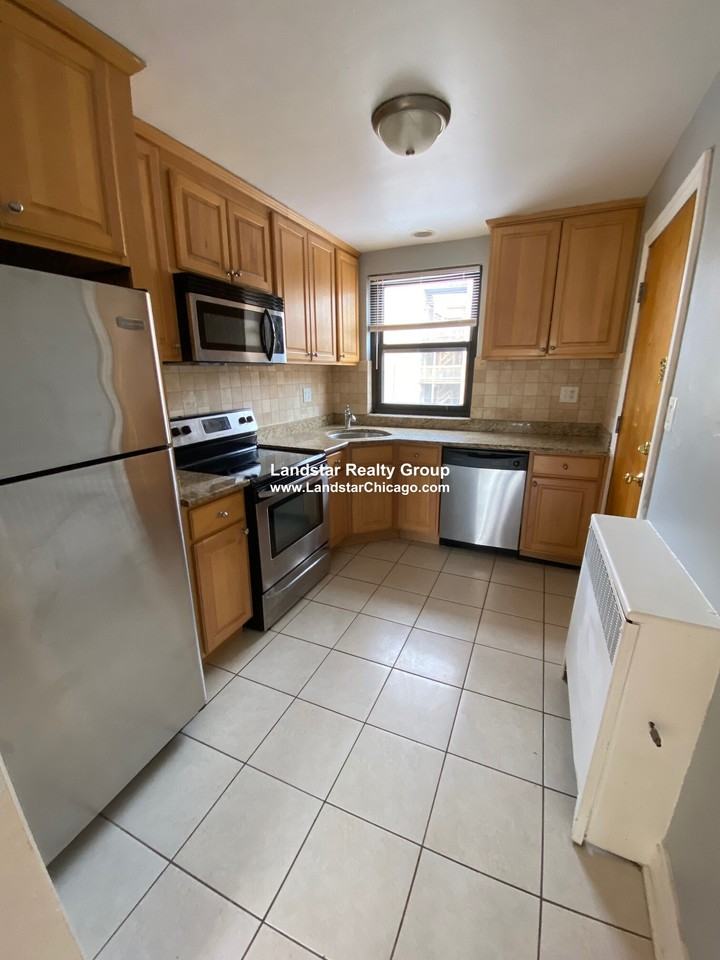 7322 North Ridge Boulevard #3W