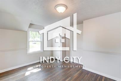 3702 N Oxford St - Photo 3 of 10