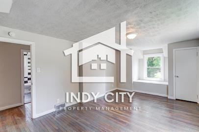 3702 N Oxford St - Photo 4 of 10