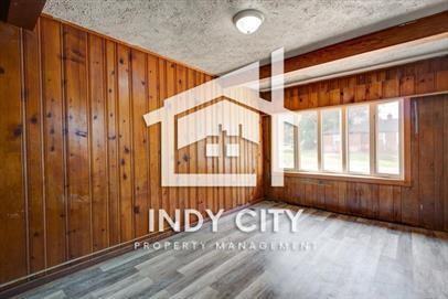 3702 N Oxford St - Photo 6 of 10