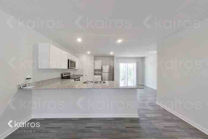 2505 Upland Cir Se - Photo 2 of 5