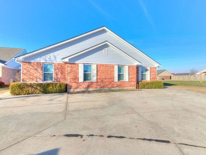 2515 Leeds Ln - Photo 3 of 47