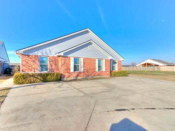 2515 Leeds Ln - Photo 4 of 47