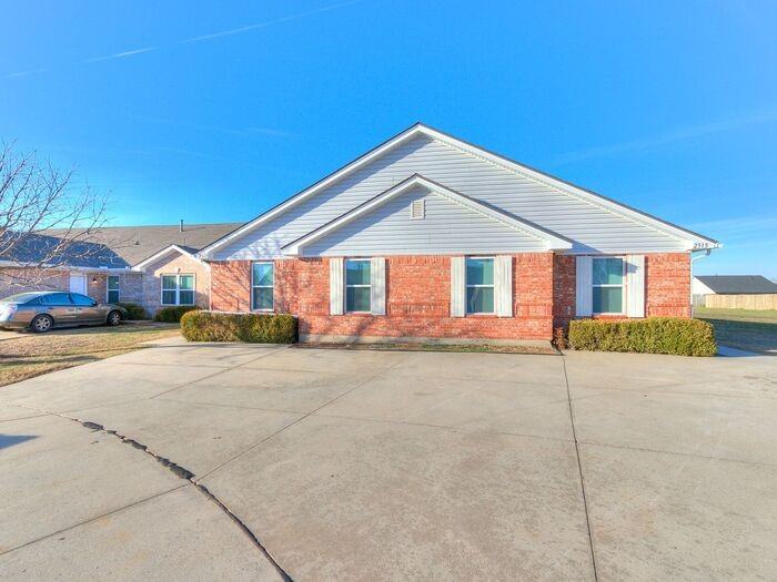 2515 Leeds Ln - Photo 5 of 47