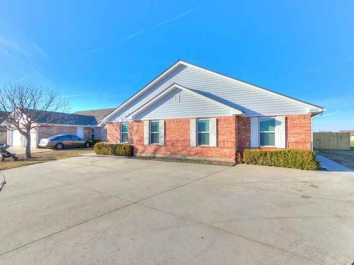 2515 Leeds Ln - Photo 6 of 47
