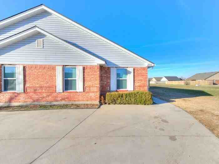 2515 Leeds Ln - Photo 7 of 47