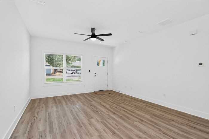 308 E Talleyrand Ave - Photo 6 of 31