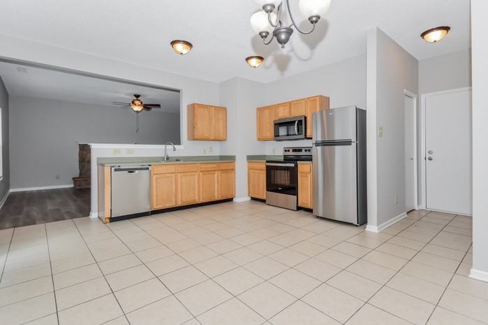 2104 Bridlewood Dr - Photo 6 of 12