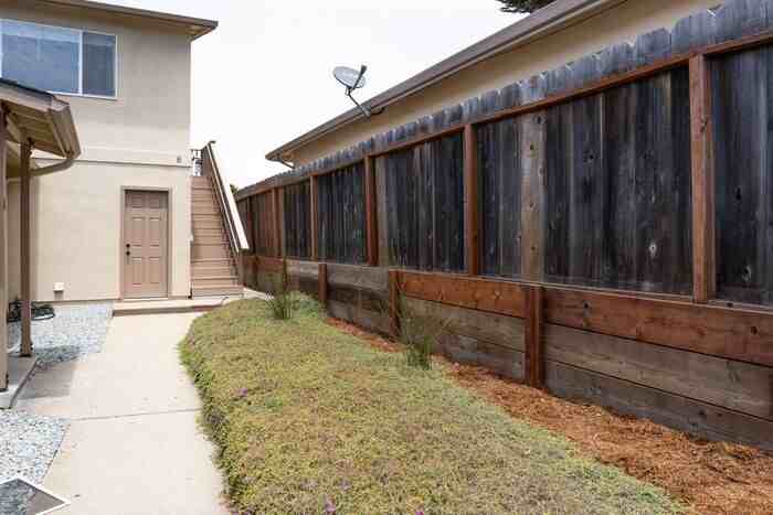 1185 Amador Ave #B - Photo 4 of 32