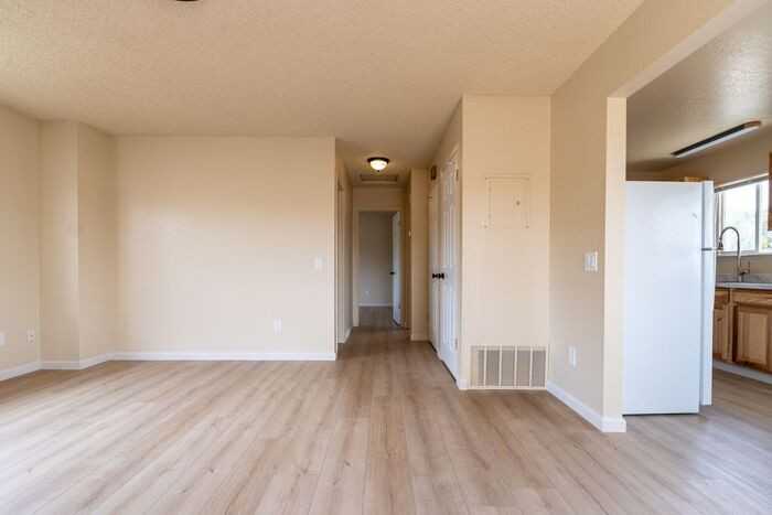 1185 Amador Ave #B - Photo 7 of 32
