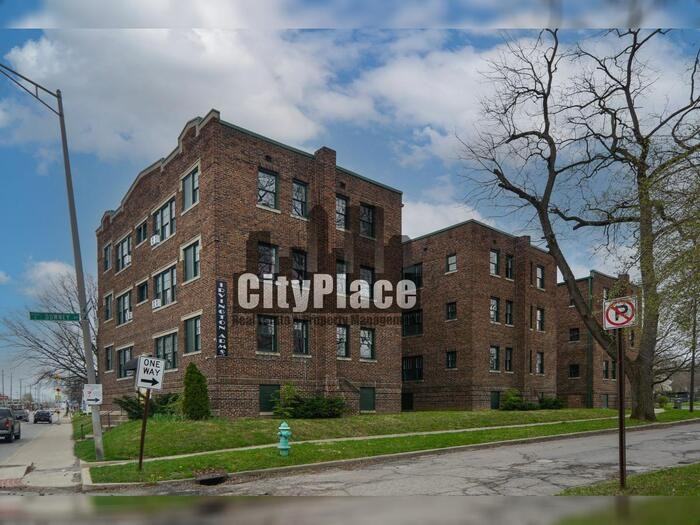 5345 E Washington St - Photo 4 of 17