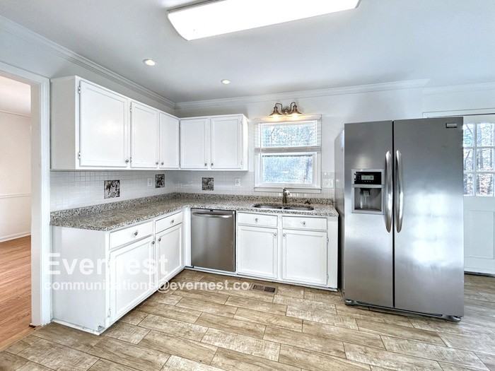 405 Revere Ct - Photo 4 of 48