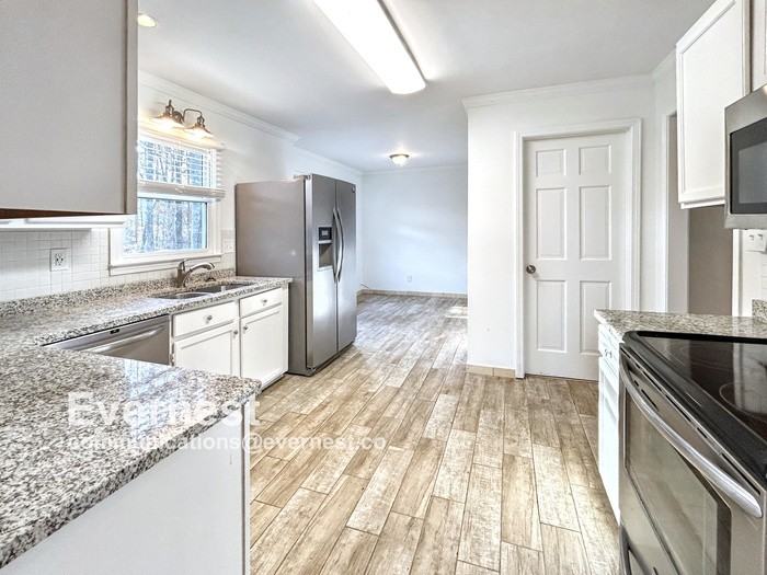 405 Revere Ct - Photo 5 of 48