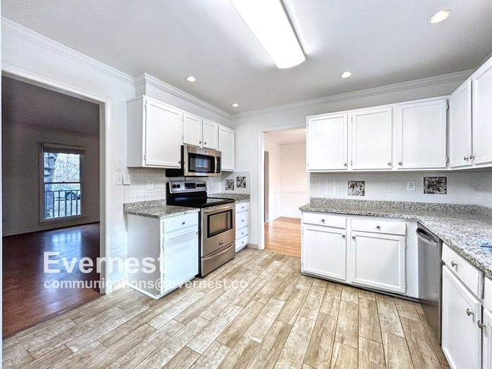 405 Revere Ct - Photo 6 of 48