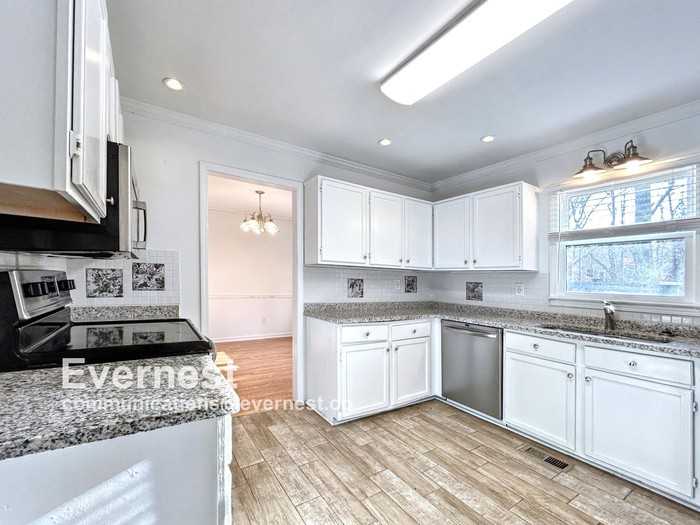 405 Revere Ct - Photo 7 of 48
