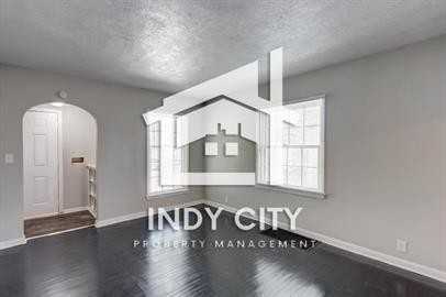 435 N Exeter Ave - Photo 3 of 10