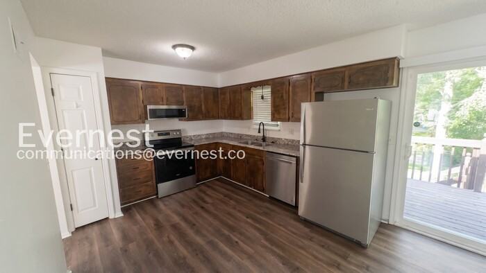 1821 S Speas Dr - Photo 3 of 28