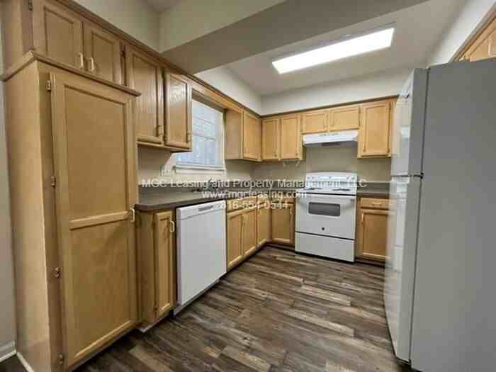 1845 Ne Knollbrook St - Photo 2 of 14
