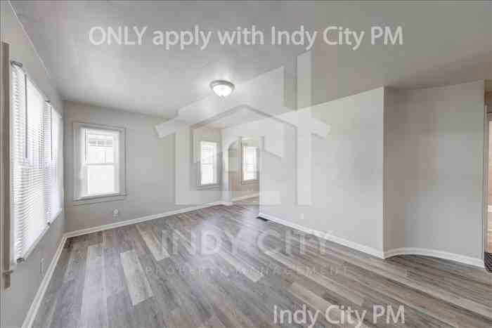 1326 N Gladstone Ave - Photo 3 of 19