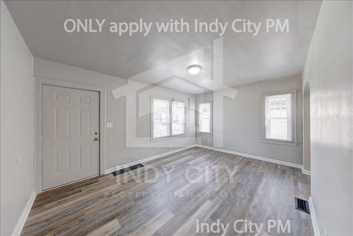 1326 N Gladstone Ave - Photo 4 of 19