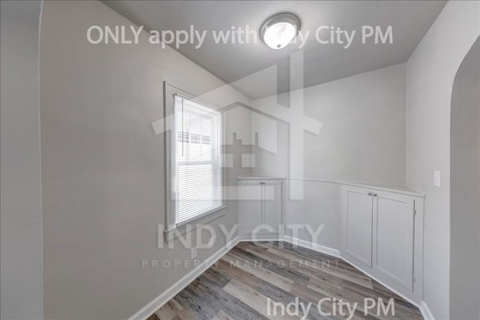 1326 N Gladstone Ave - Photo 7 of 19