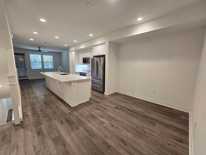 1110 Hibiscus Way - Photo 2 of 42