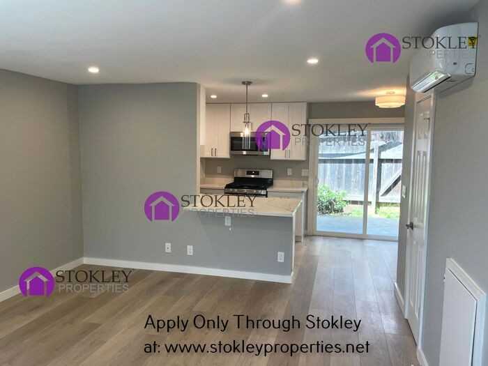 654 E N St - Photo 4 of 22
