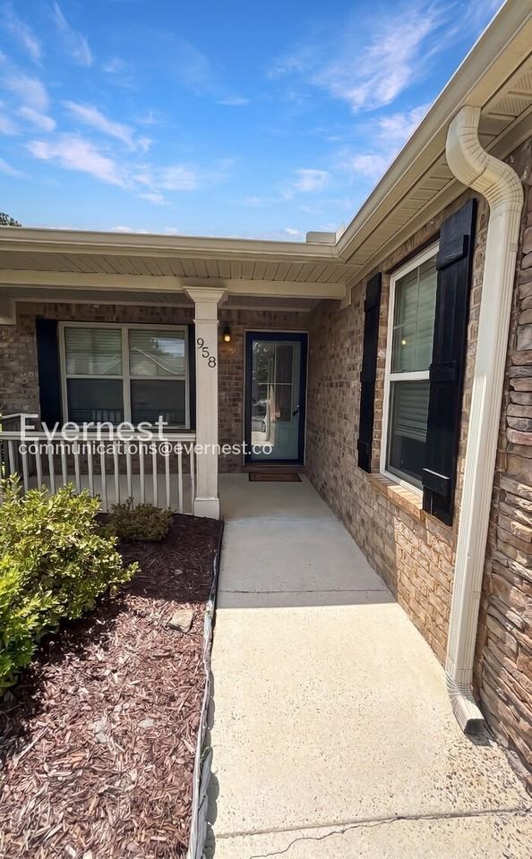 958 Colony Cir - Photo 3 of 28