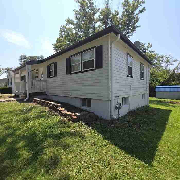 806 Se Browning Ave - Photo 4 of 29