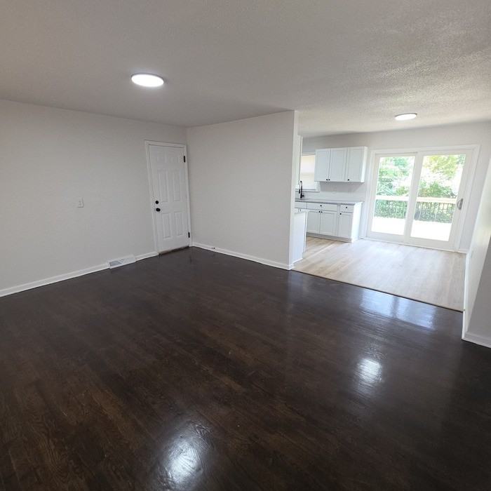 806 Se Browning Ave - Photo 6 of 29