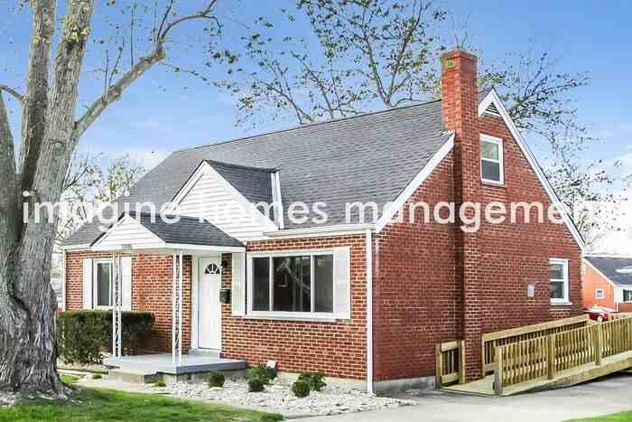 10496 Thornview Dr - Photo 4 of 17