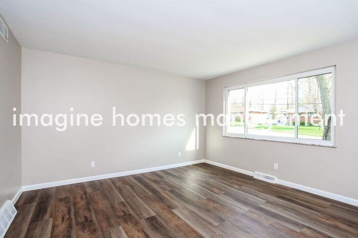 10496 Thornview Dr - Photo 5 of 17
