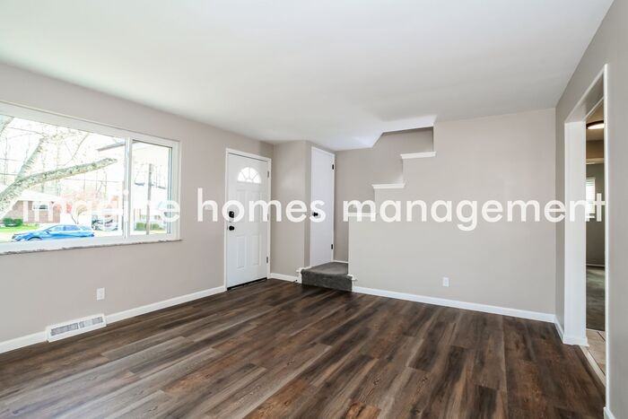 10496 Thornview Dr - Photo 6 of 17