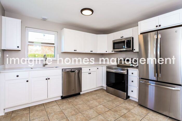 10496 Thornview Dr - Photo 7 of 17