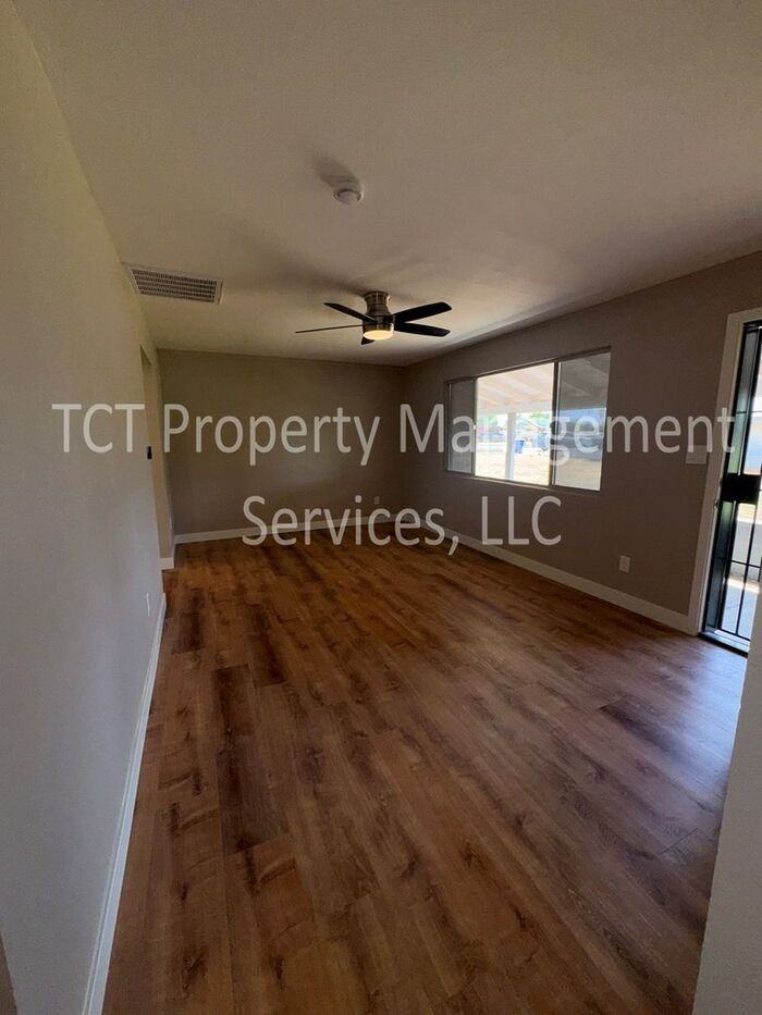 493 E Erie St #B - Photo 2 of 13