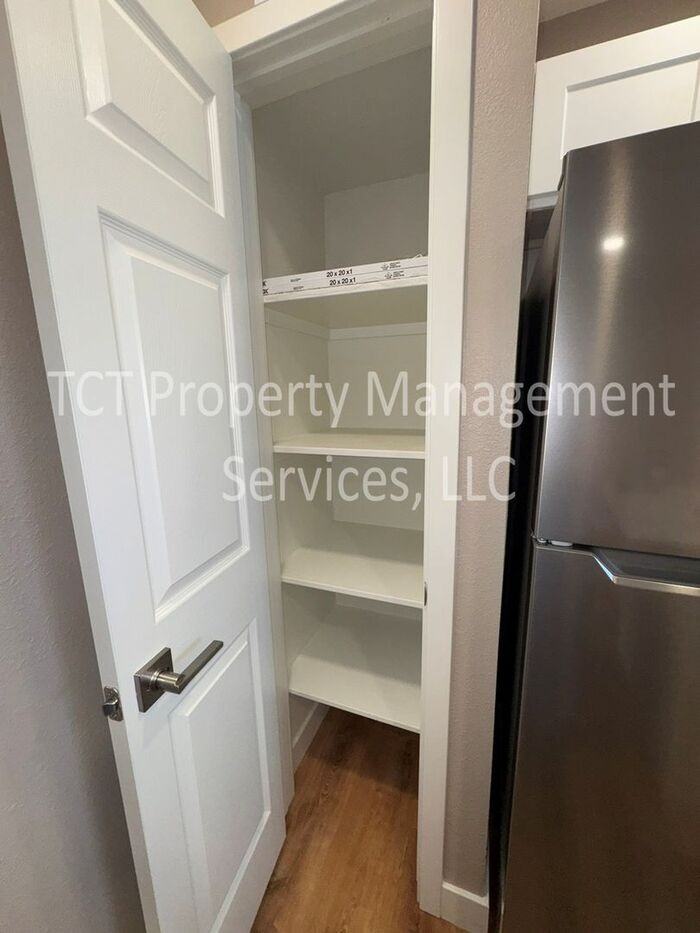 493 E Erie St #B - Photo 6 of 13