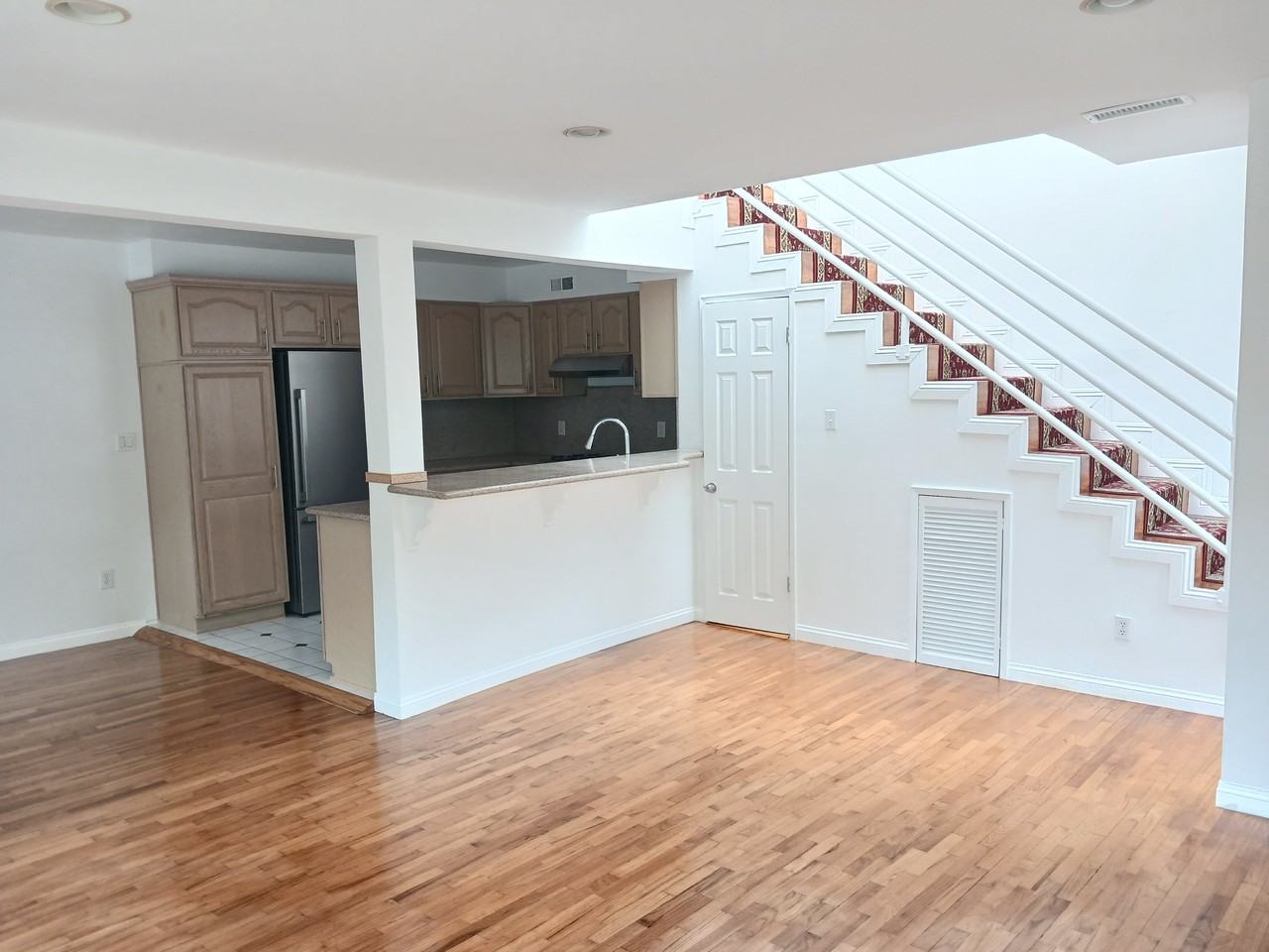 1025 Idaho Ave #1 - Photo 2 of 31