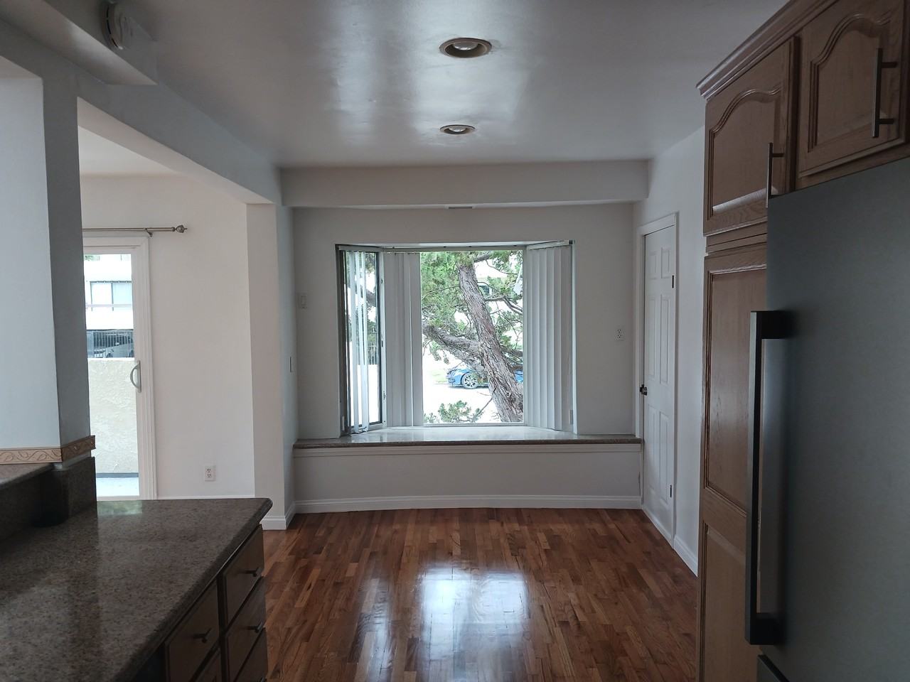 1025 Idaho Ave #1 - Photo 4 of 31