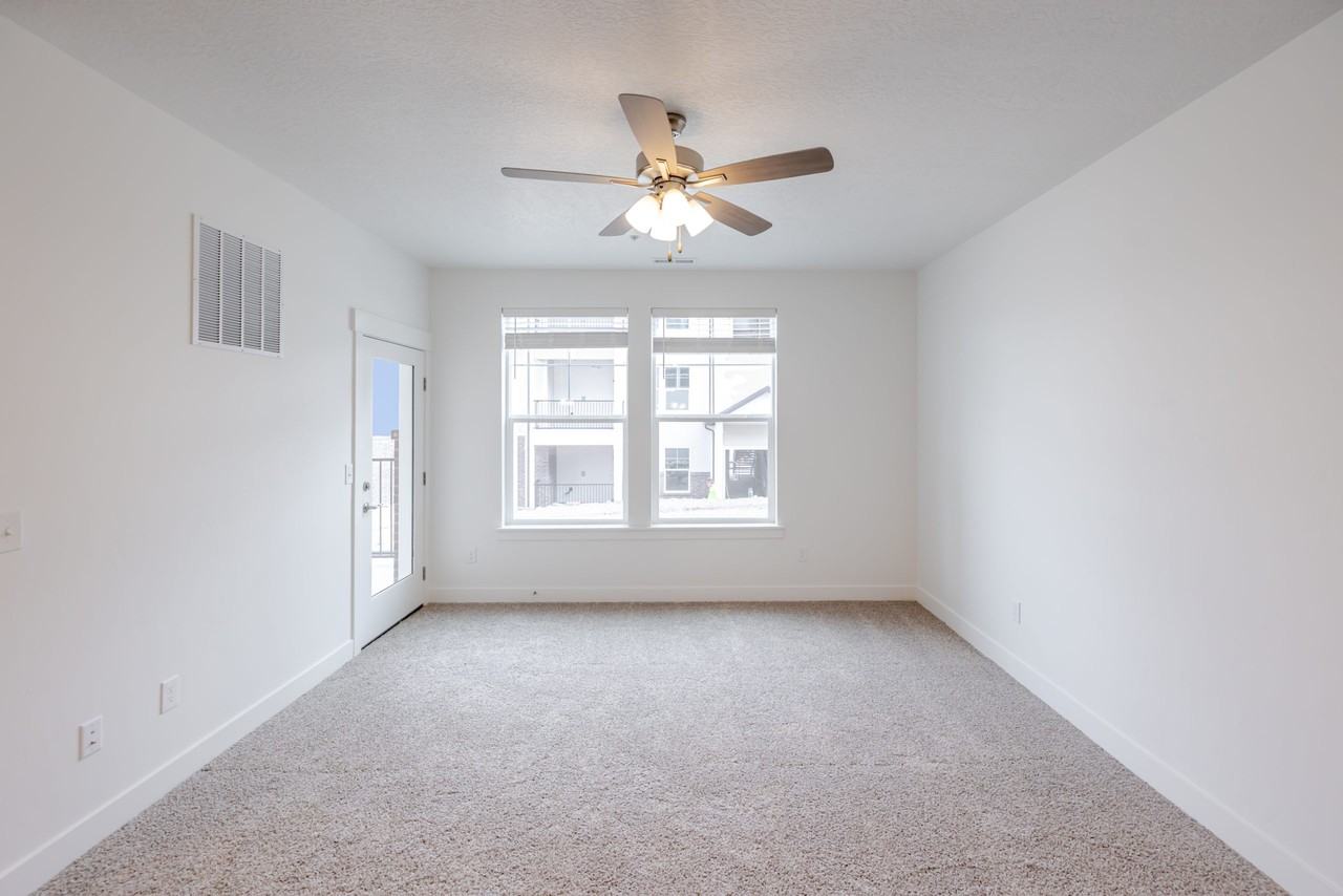 874 N Hemsworth Way #R102 - Photo 4 of 12