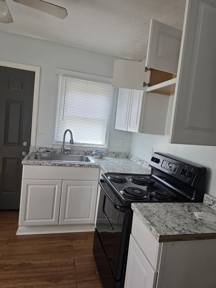 3019 Lee St #0 - Photo 5 of 13