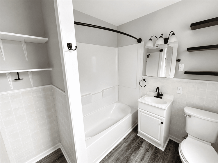 561 S Main St #3 - Photo 4 of 10