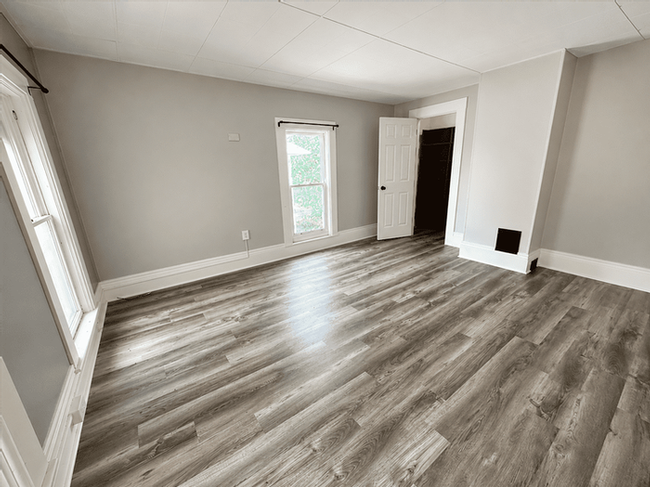 561 S Main St #3 - Photo 6 of 10