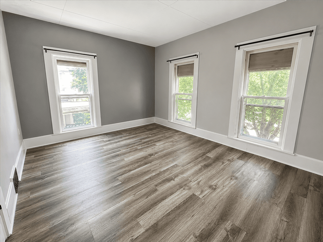 561 S Main St #3 - Photo 7 of 10