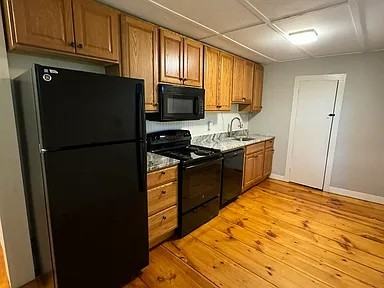 130 West St #2 - Photo 3 of 12
