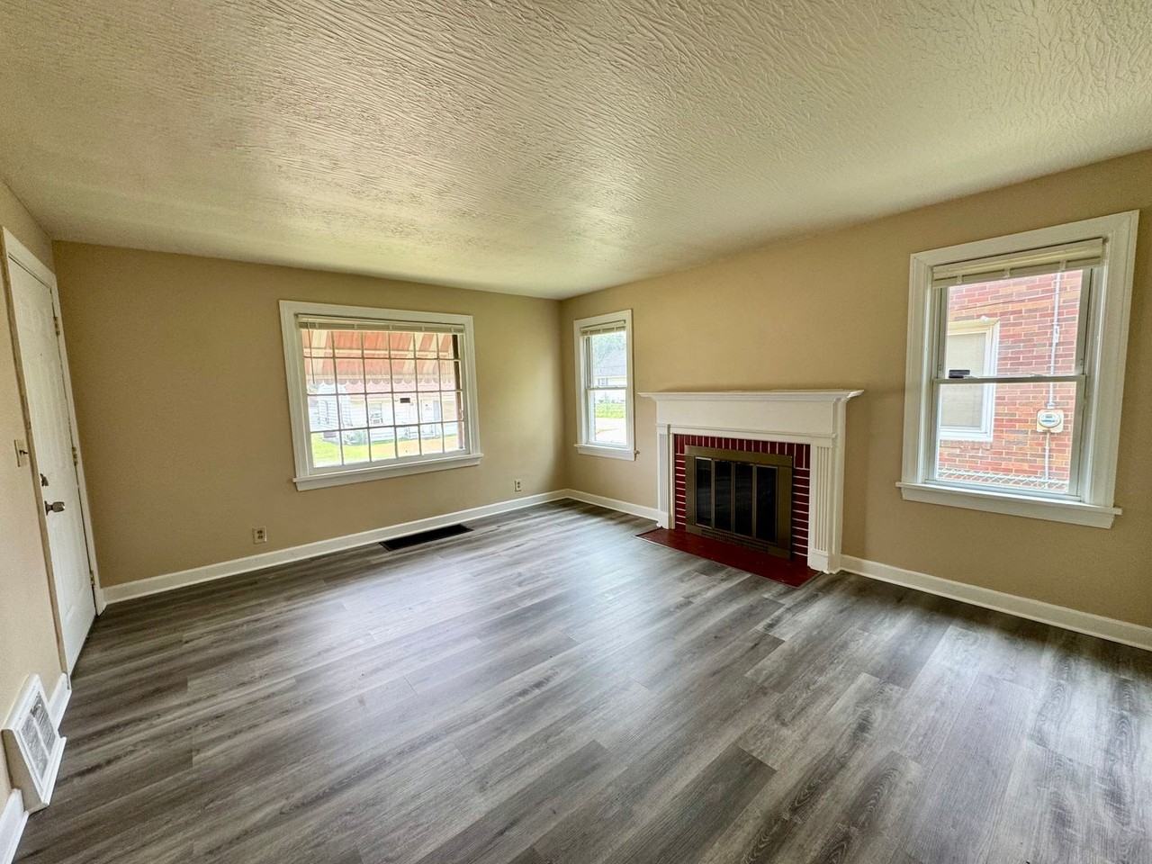 3021 Windsor Pl Sw #NA - Photo 4 of 15
