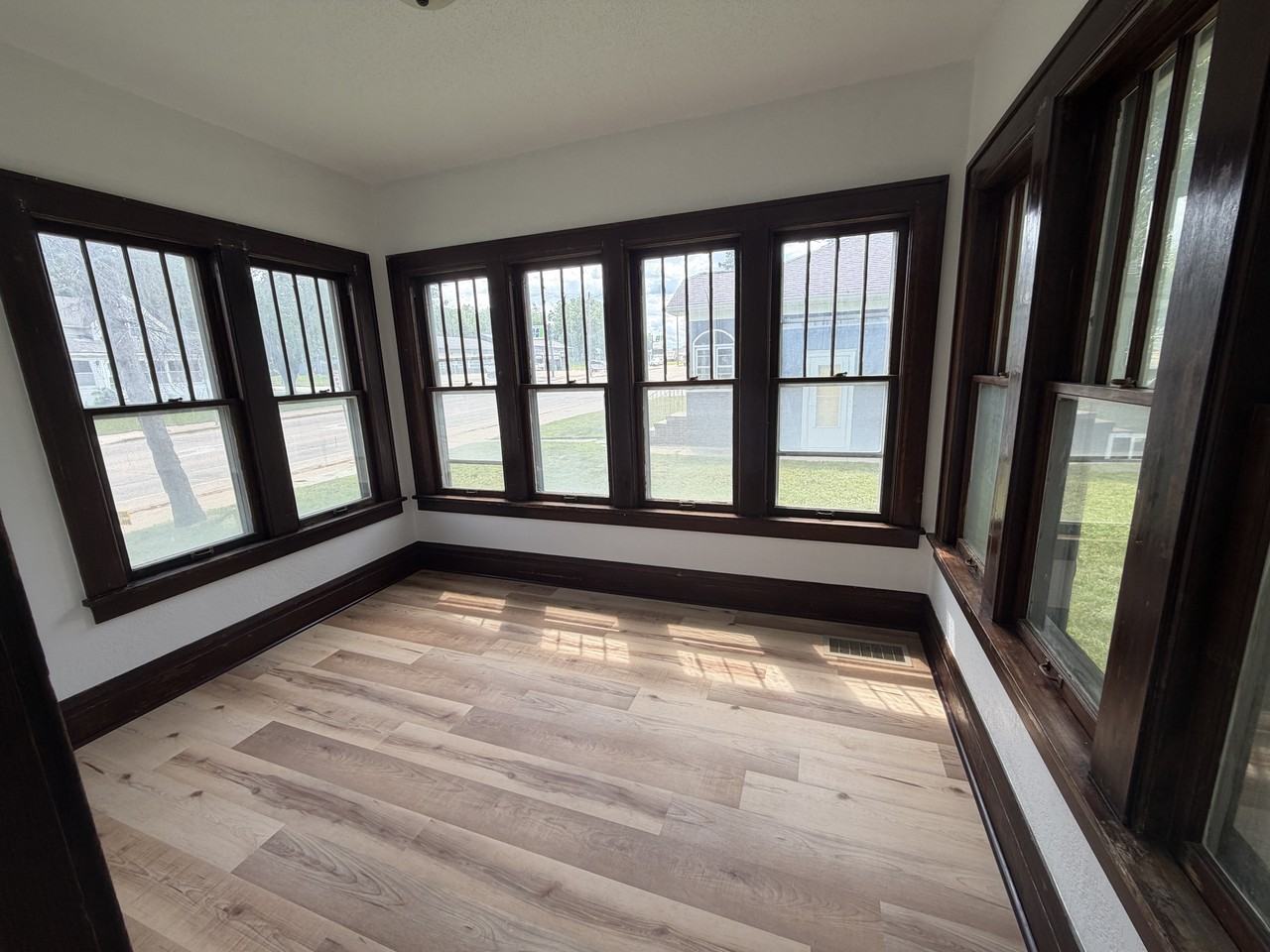 1064 S Oak Ave #NA - Photo 3 of 9